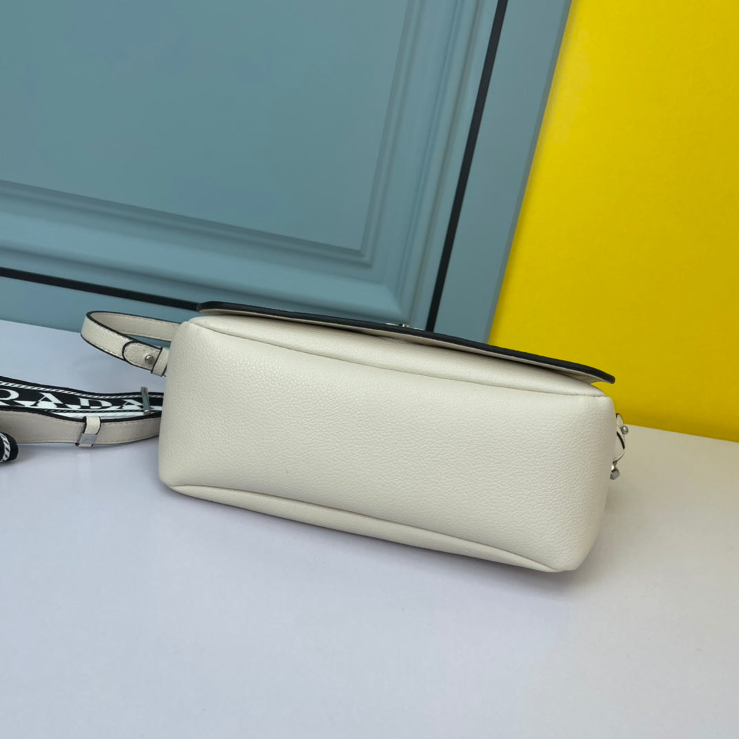 BOLSO PRA 24 CON ASIENTO EN PIEL DE BECERRO BLANCA