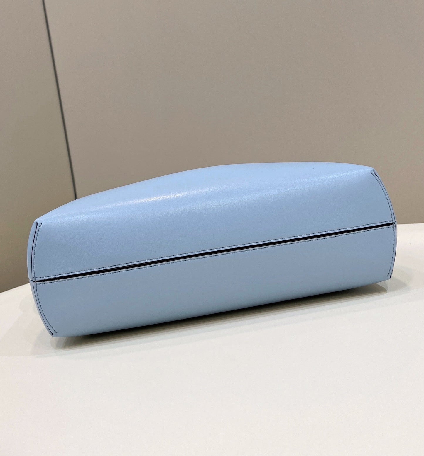 FENDI FIRST SMALL 32 EN PIEL NAPA AZUL CLARO, BOLSO CON HERRAJES DORADOS