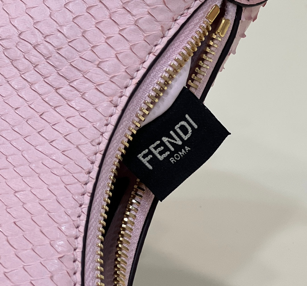 BOLSO FENDIGRAPHY MINI 16 EN PIEL DE BECERRO ROSA CLARO CON HERRAJES DORADOS