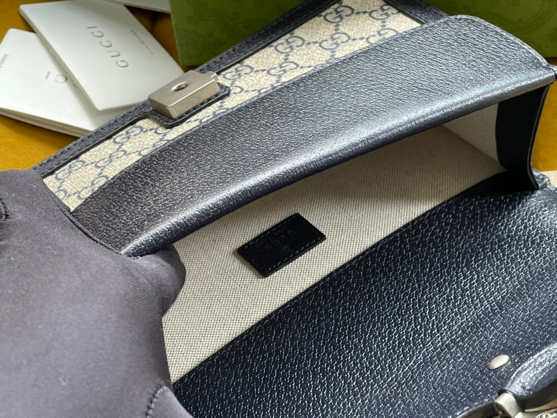 SAC À BANDOULIÈRE DYONYSUS 25 EN TISSU JACQUARD BEIGE ET GARNITURE EN CUIR DE VEAU NOIR, QUINCAILLERIE ARGENTÉE