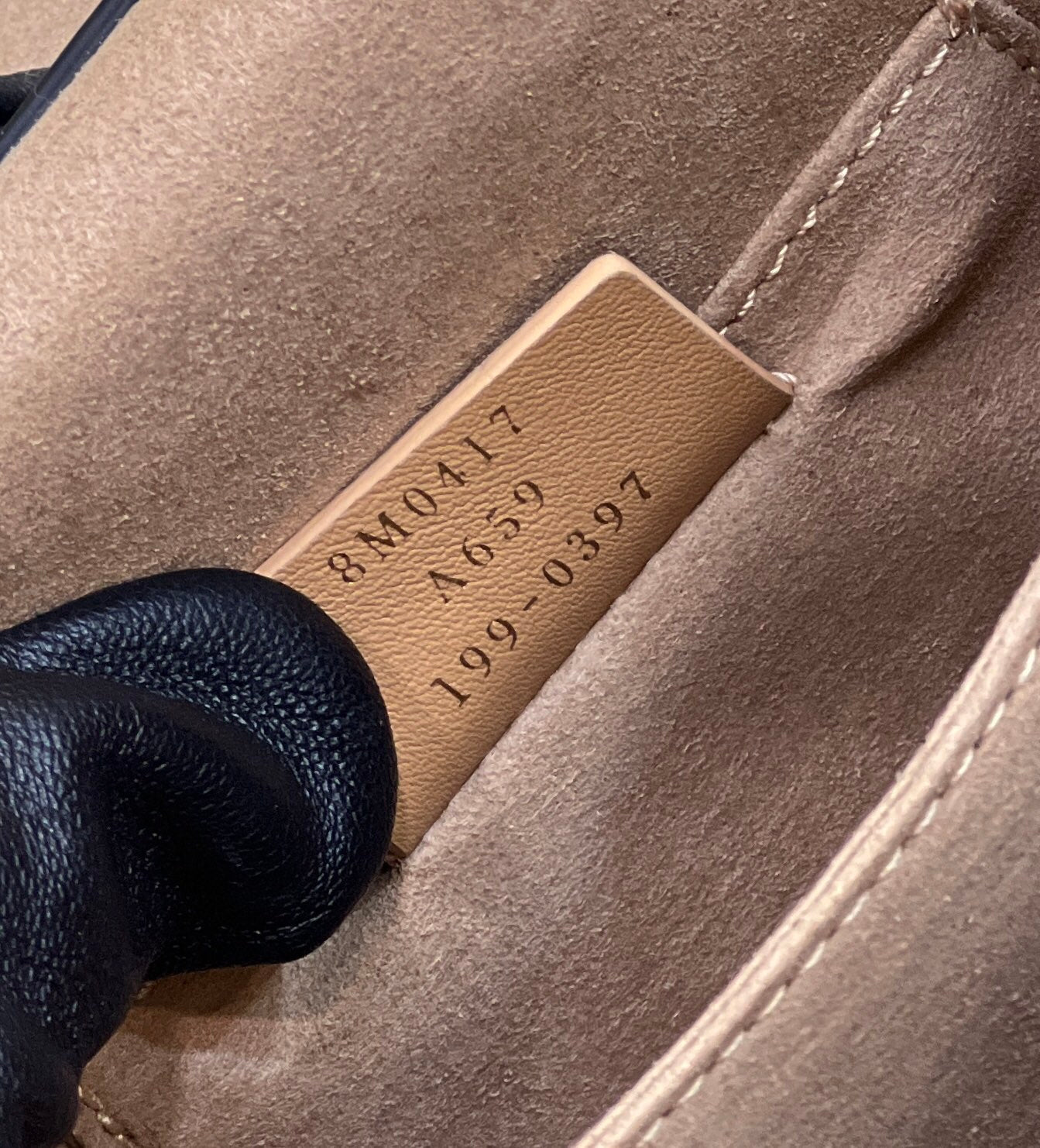 BOLSO FENDI KANI 19 DE PIEL DE BECERRO MEZCLA NEGRA Y MARRÓN CHOCOLATE CON HERRAJES DORADOS