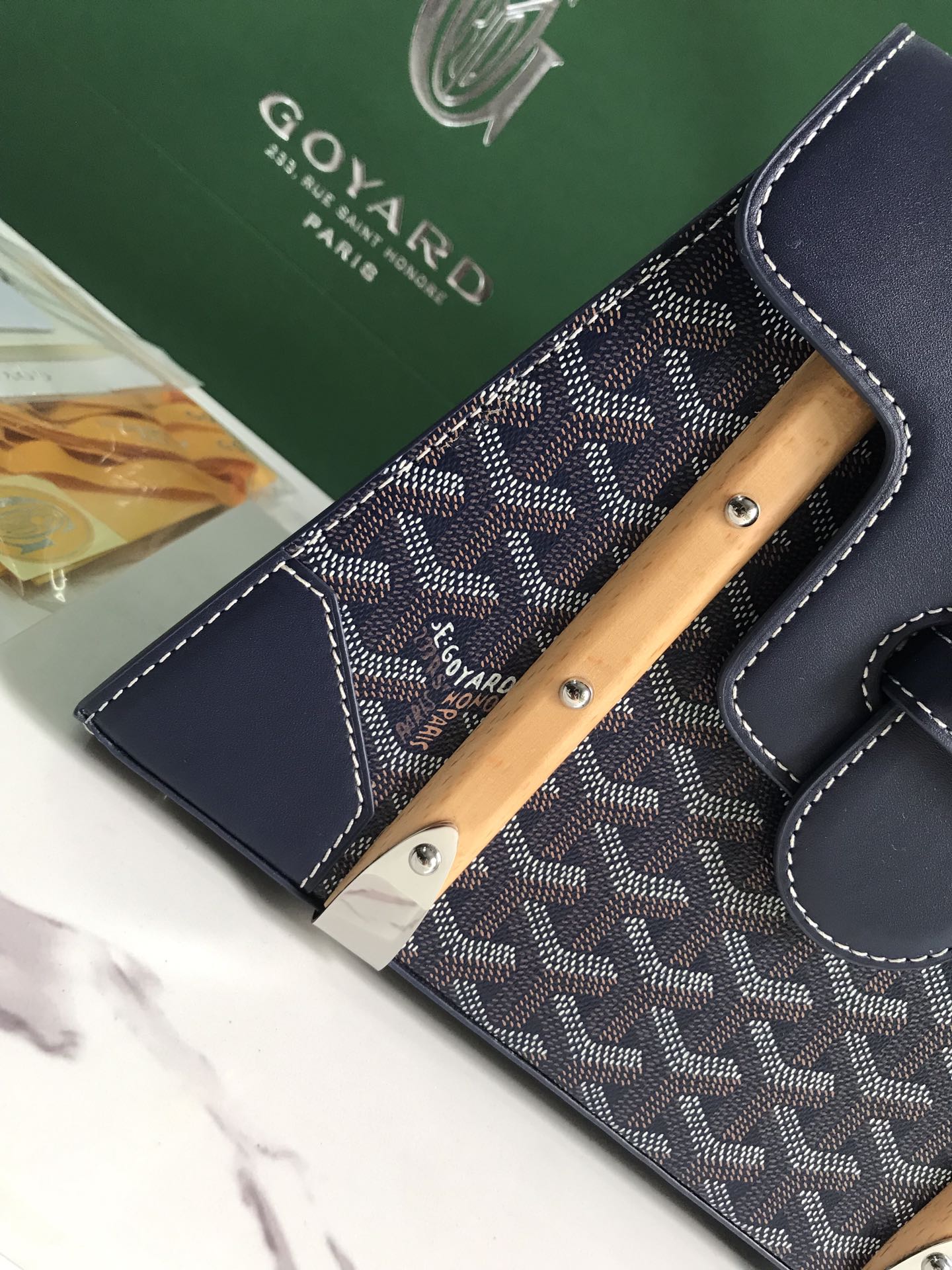 BOLSO SA?GON PM 28 EN LONA GOYARDINE AZUL MARINO Y PIEL DE BECERRO