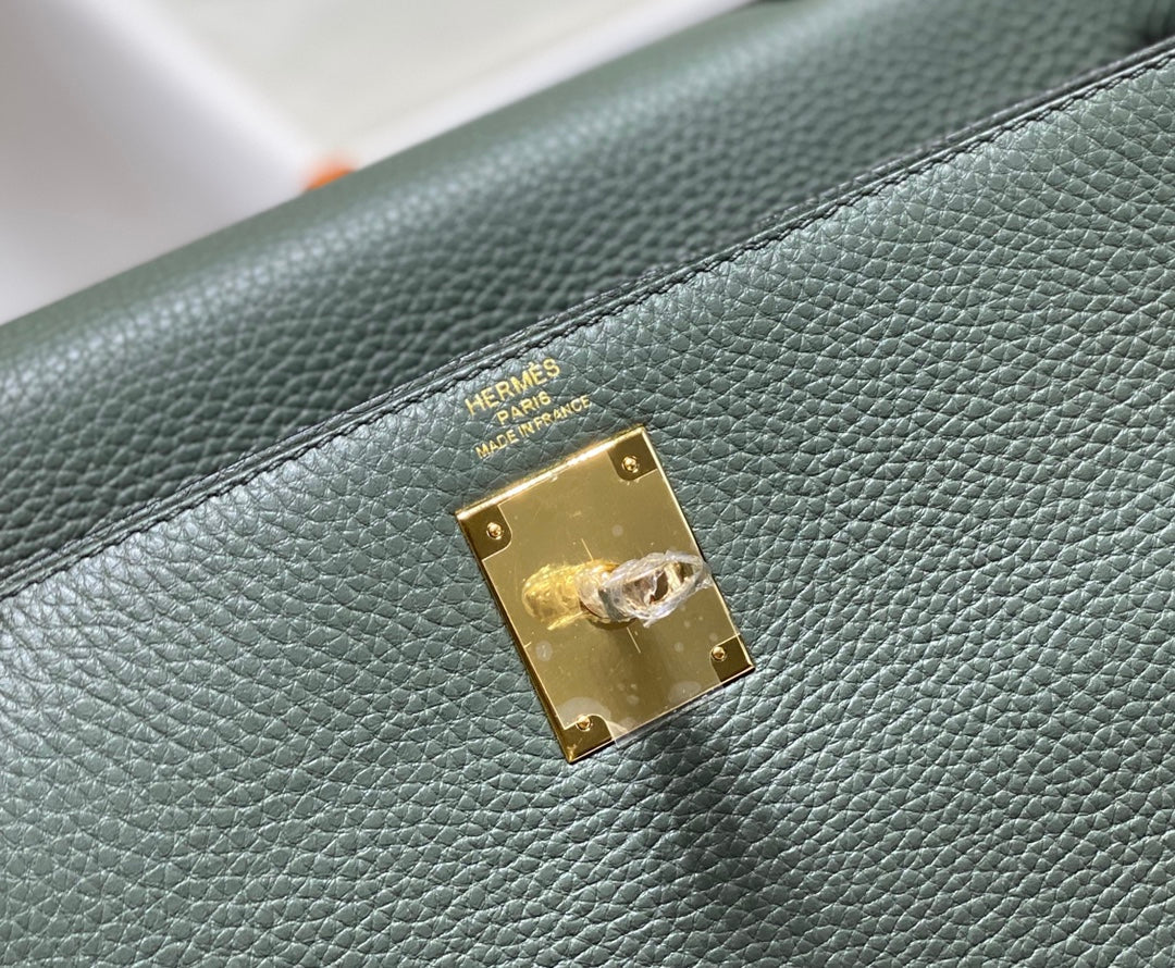 hm kelly 32 cm cuir togo vert amande accessoires dorés