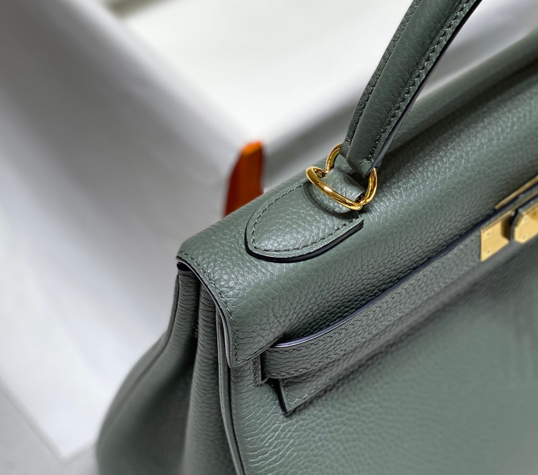 hm kelly 32 cm cuir togo vert amande accessoires dorés