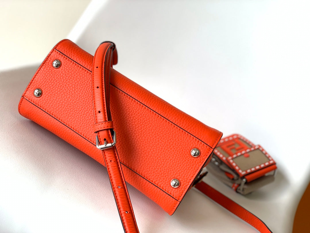 Bolso Peekaboo Mini Selleria 23cm de piel roja con 220 puntadas cosidas a mano