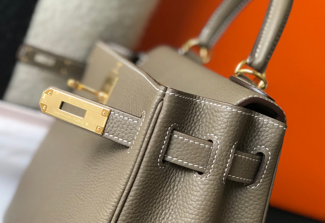hm kelly 32 cm cuir togo taupe accessoires dorés