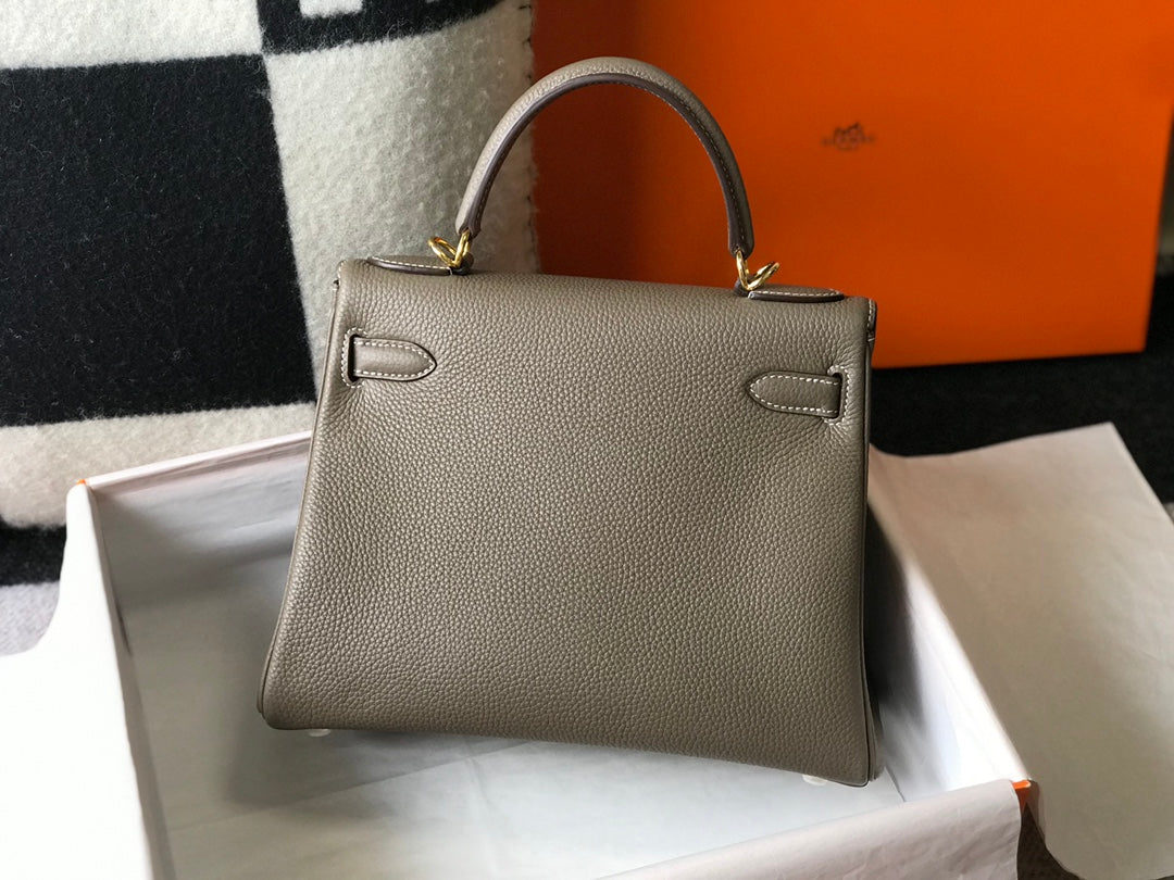 hm kelly 32 cm cuir togo taupe accessoires dorés