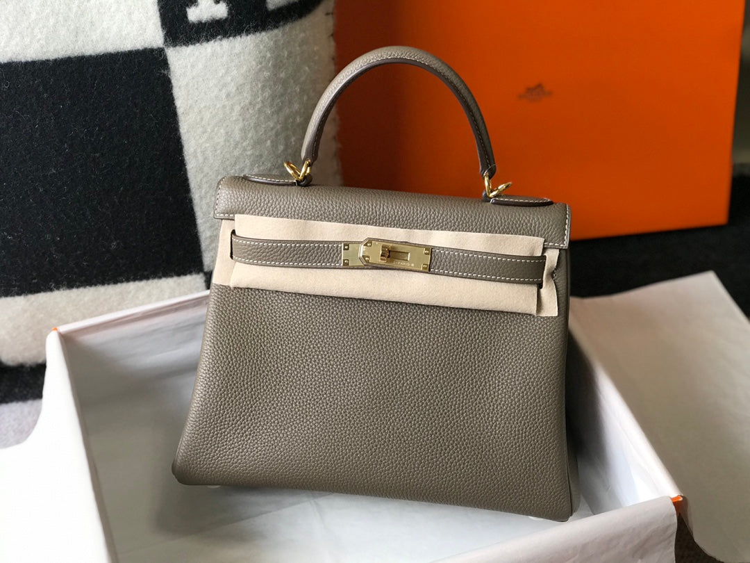 hm kelly 32 cm cuir togo taupe accessoires dorés