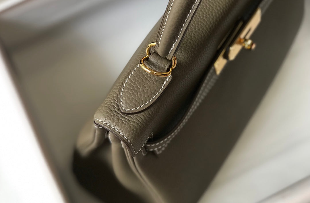 hm kelly 32 cm cuir togo taupe accessoires dorés