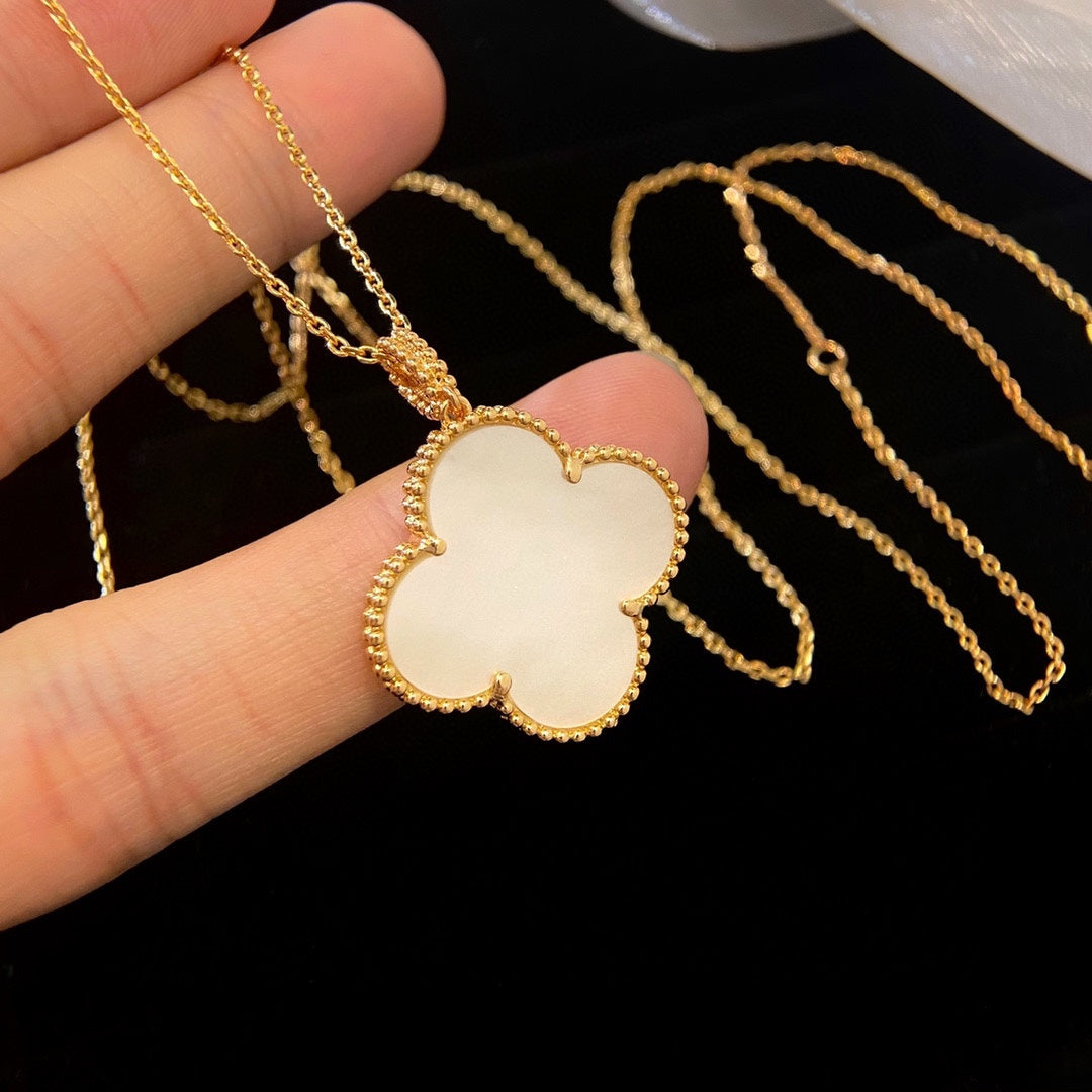 DIANA CLOVER 25MM MOP LARGE PENDANT NECKLACE