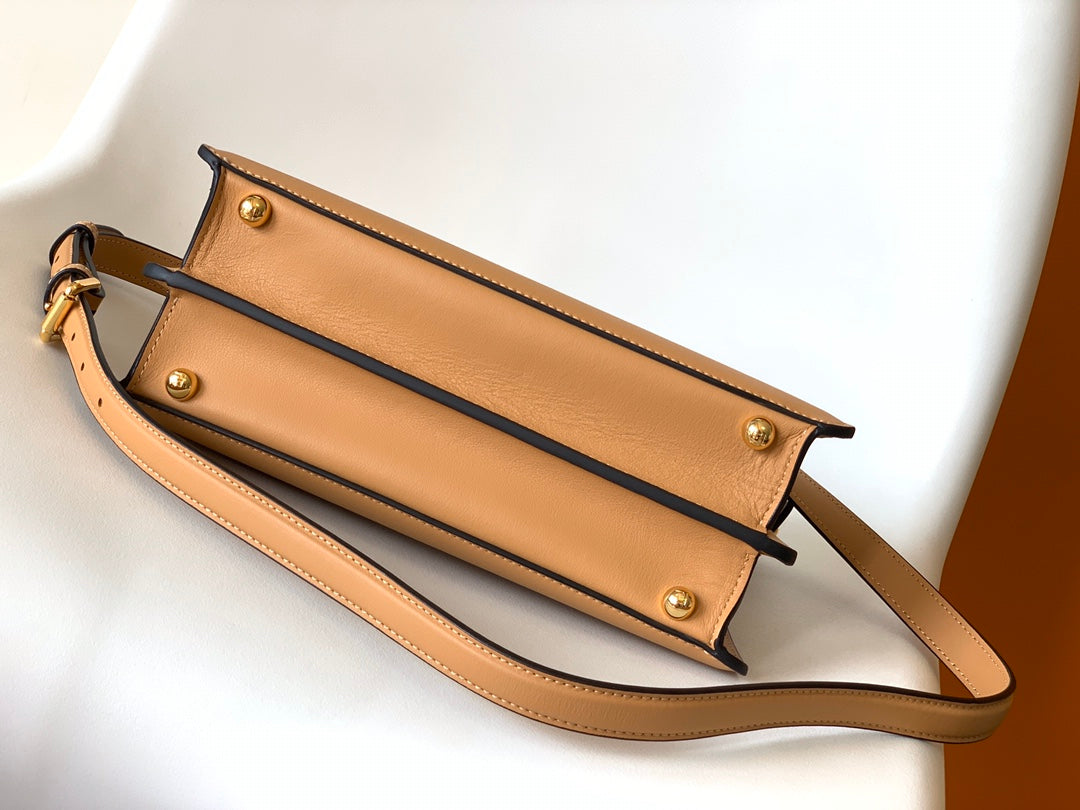 Bolso pequeño Peekaboo ISeeU de 27 cm, piel de cordero beige y herrajes dorados