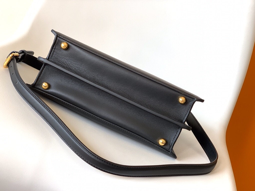 Bolso pequeño Peekaboo ISeeU de 27 cm con piel de cordero negra y herrajes dorados