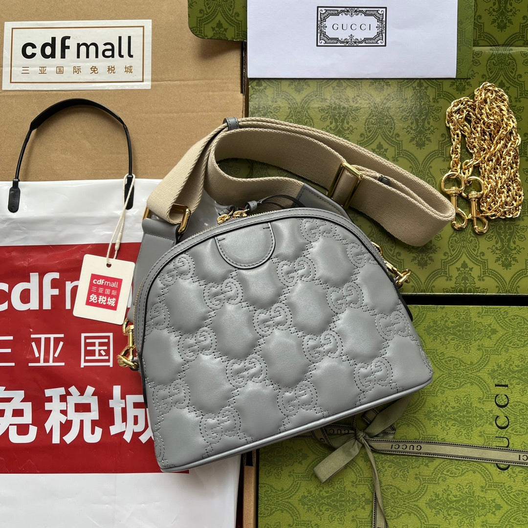 BOLSO DE HOMBRO MATELASS 23 DE PIEL DE BECERRO GRABADA EN GRIS CON HERRAJES DORADOS