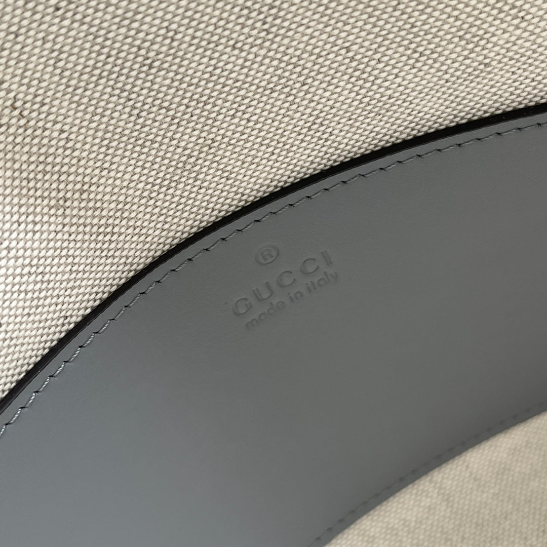BOLSO DE HOMBRO MATELASS 23 DE PIEL DE BECERRO GRABADA EN GRIS CON HERRAJES DORADOS