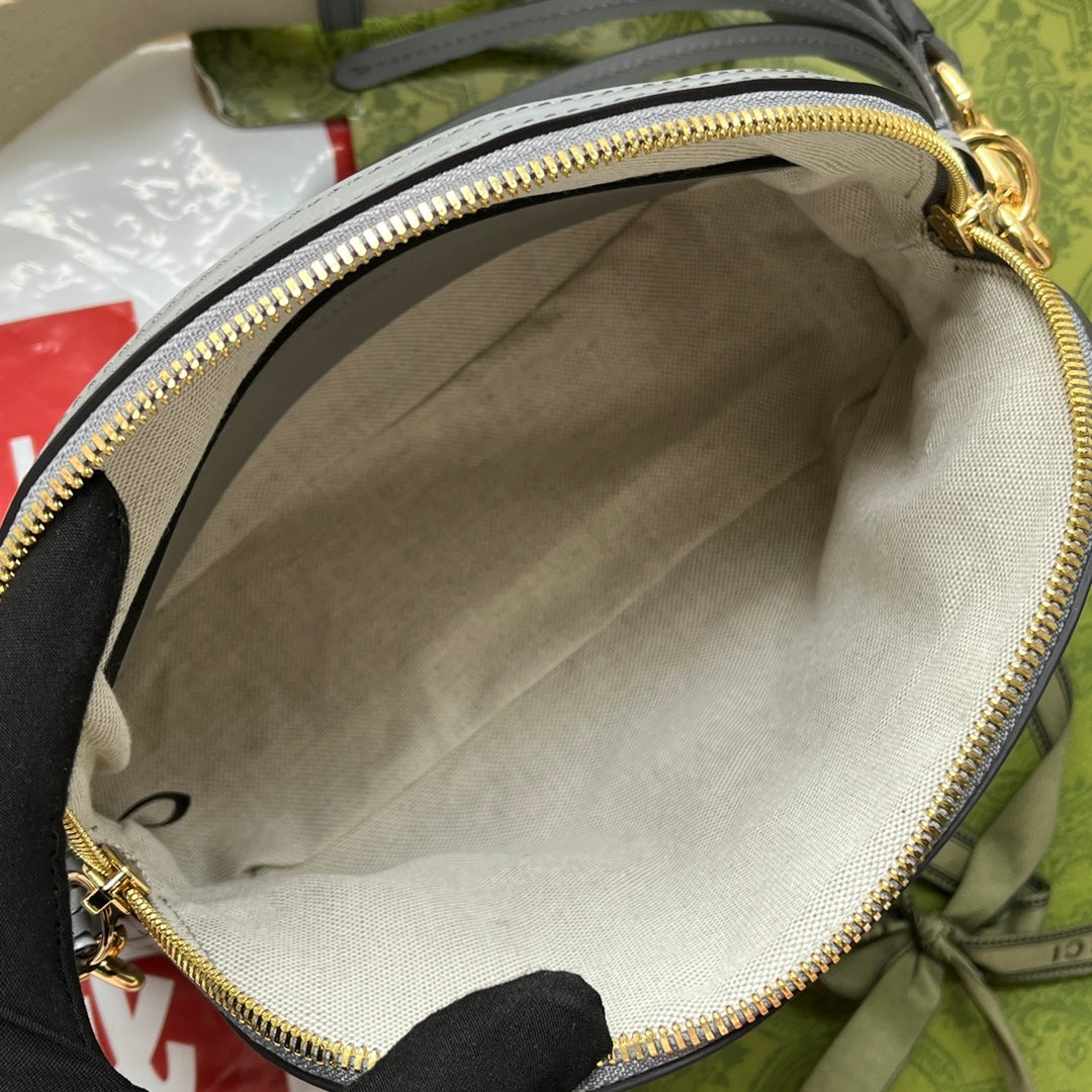 BOLSO DE HOMBRO MATELASS 23 DE PIEL DE BECERRO GRABADA EN GRIS CON HERRAJES DORADOS