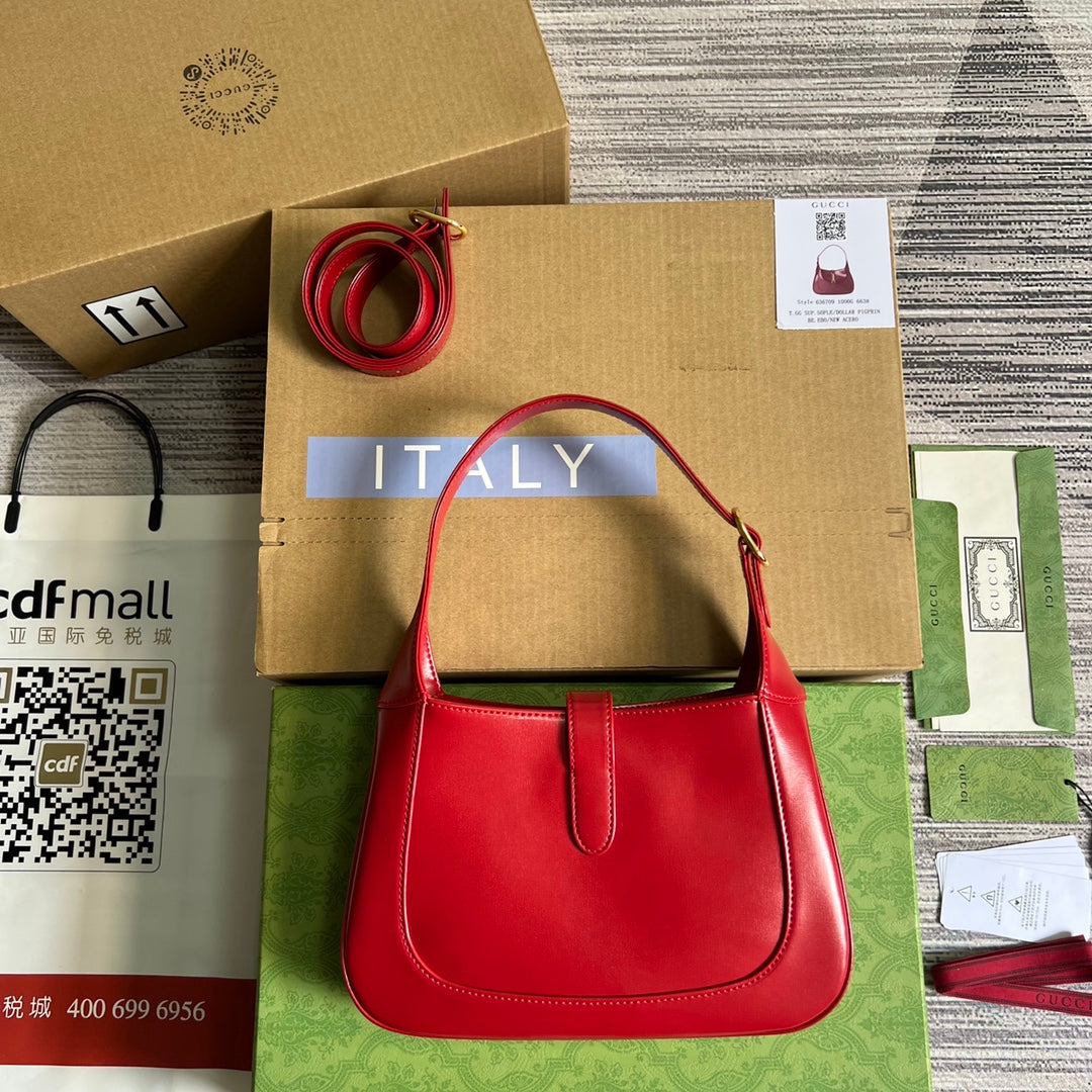 BOLSO DE HOMBRO GG JACKIE PEQUEÑO 28 EN PIEL DE BECERRO ROJO CEREZA