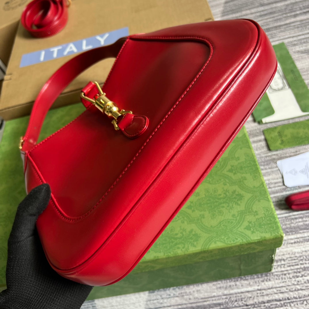 BOLSO DE HOMBRO GG JACKIE PEQUEÑO 28 EN PIEL DE BECERRO ROJO CEREZA