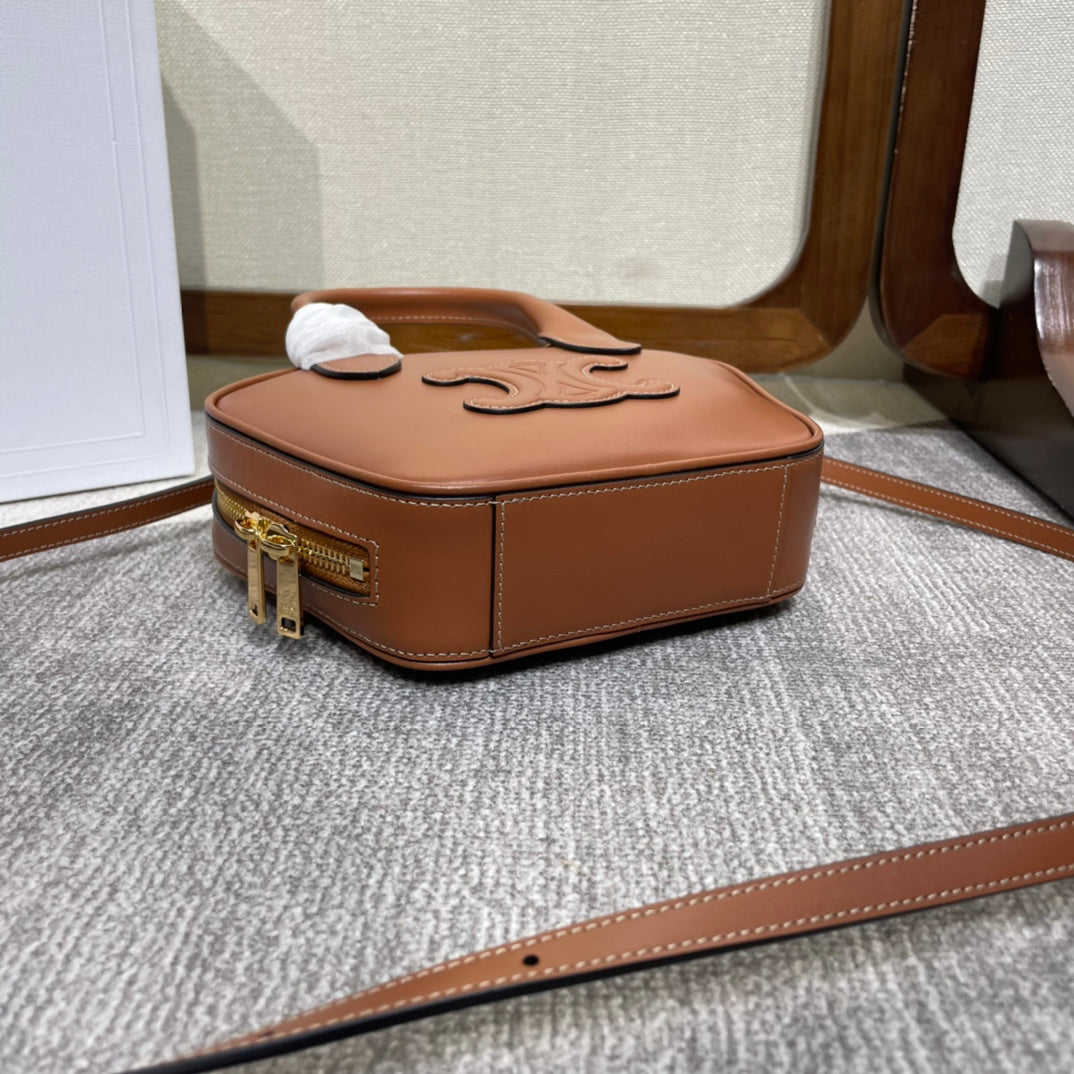 SAC À MAIN TRIOMPHE 20 EN CUIR DE VEAU MARRON BRONZE