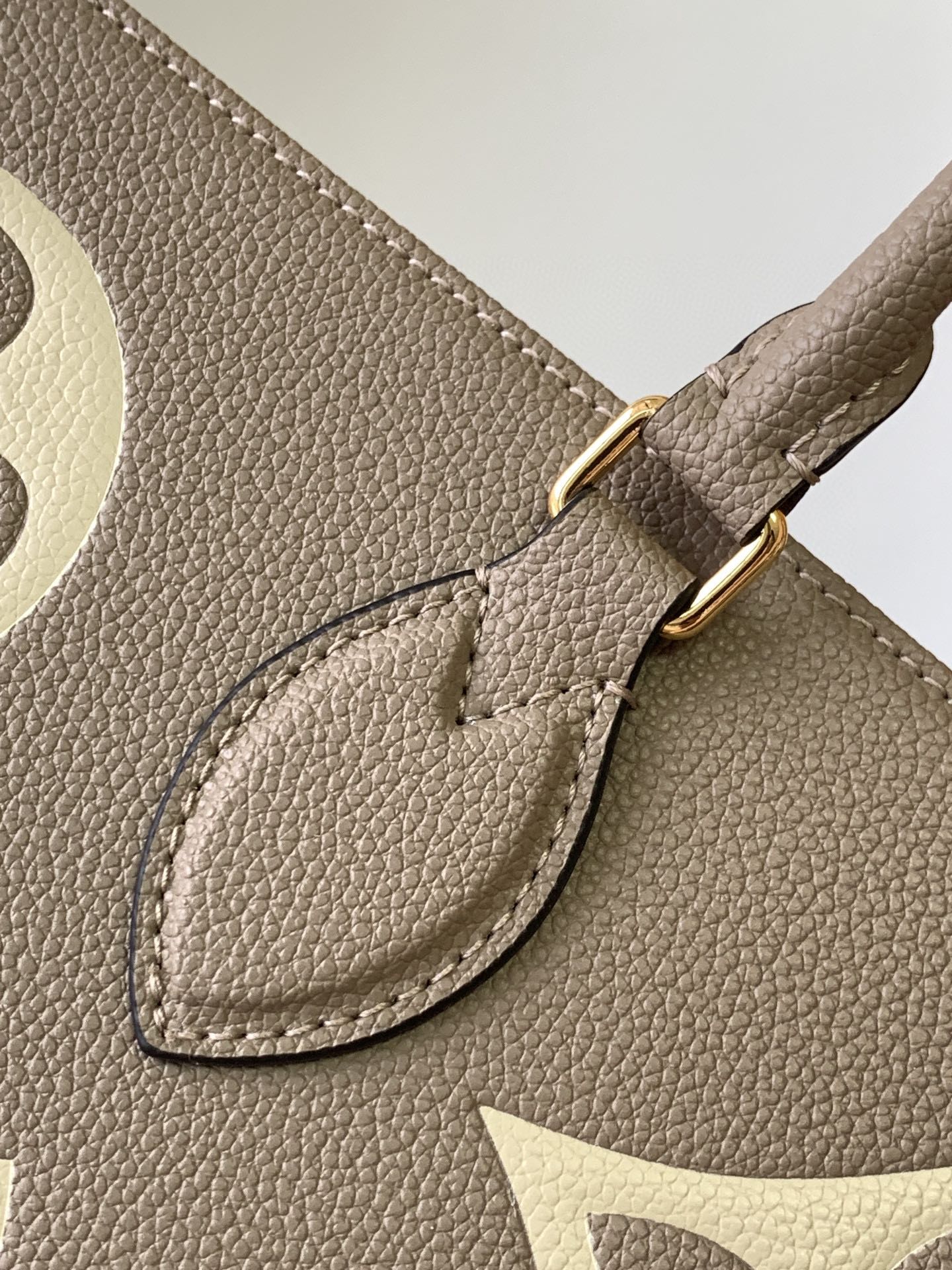 ONTHEGO GM 41 GRIS CREMA
