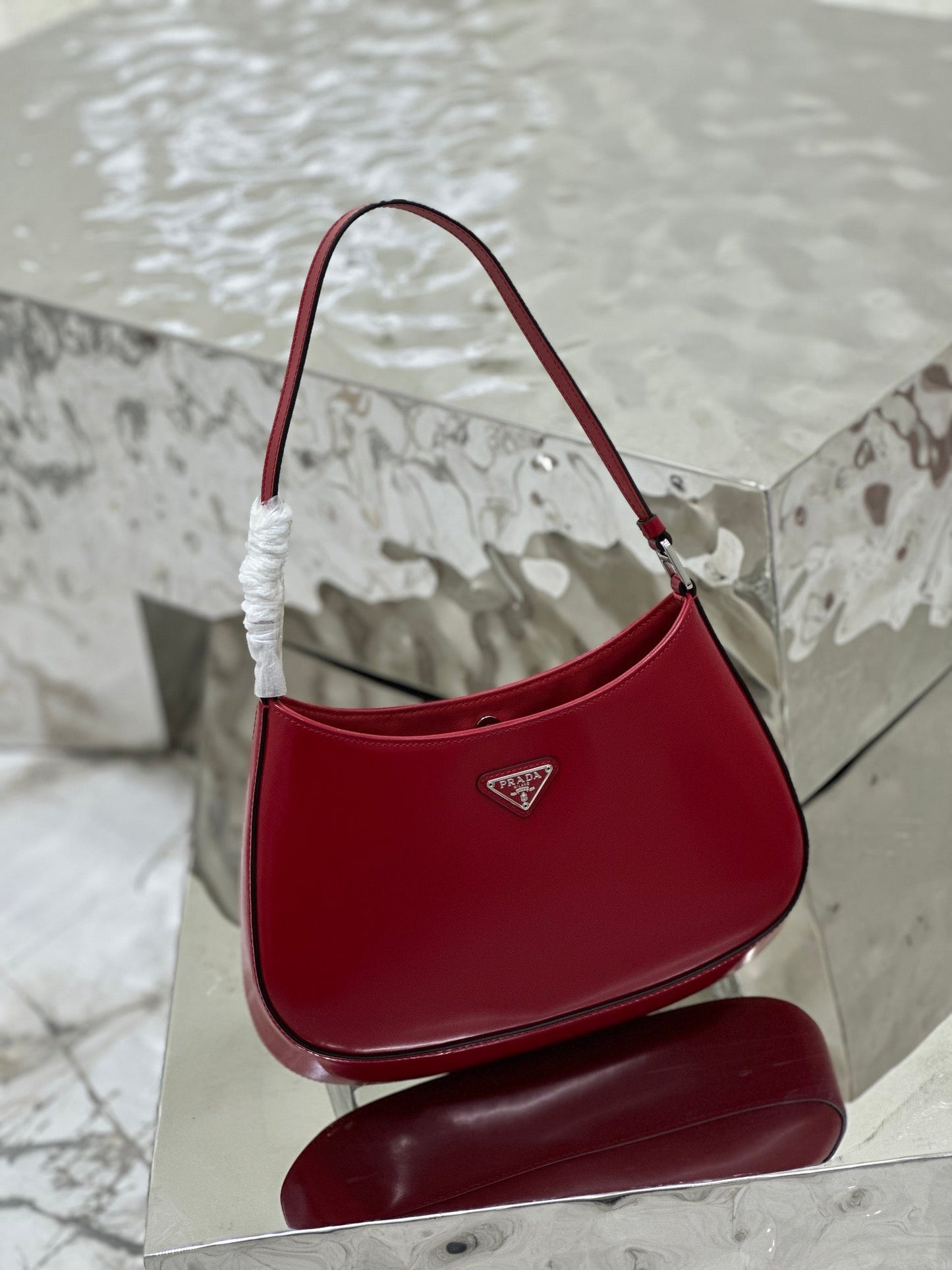 BOLSO DE HOMBRO CLEO 27 DE PIEL CEPILLADA ROJO OSCURO