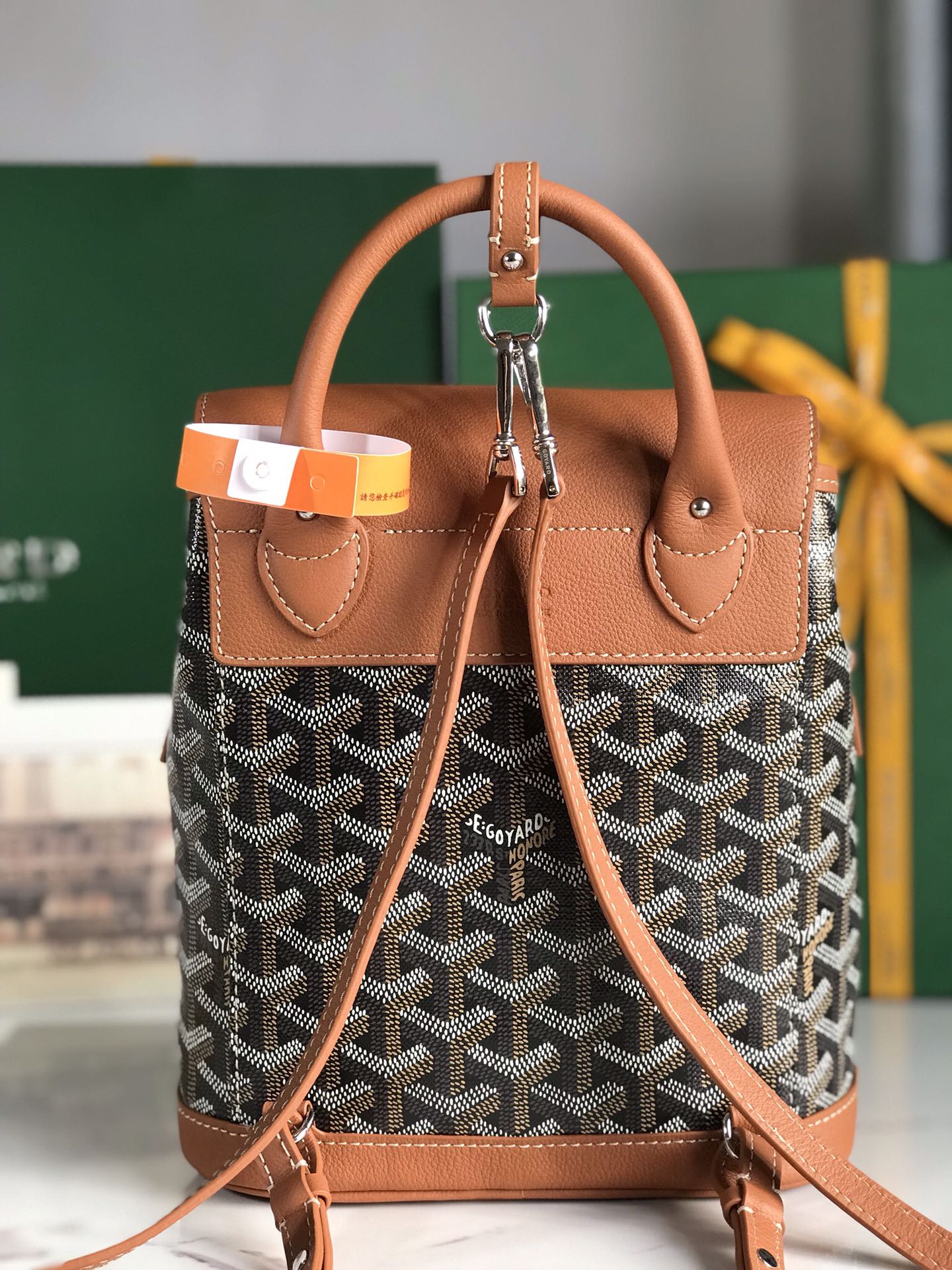 MOCHILA ALPIN MINI 21 EN PIEL DE CORDERO COLOR MARRÓN Y LONA GOYARDINE NEGRA