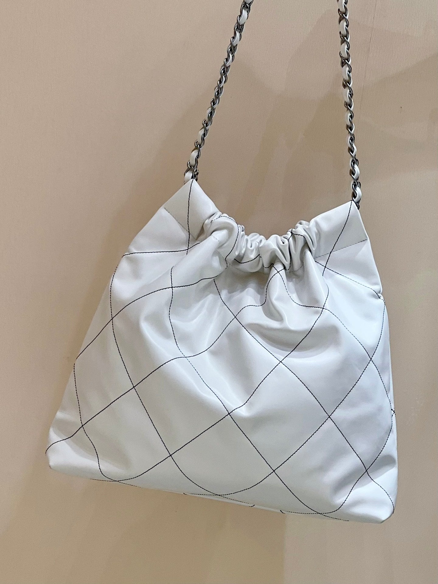 CC 22 Hobo Blanco Negro Piel de becerro Herrajes plateados