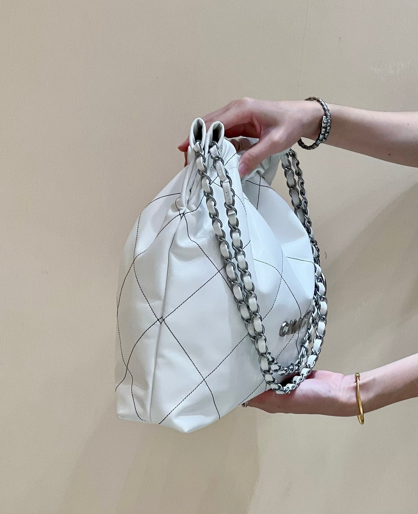 CC 22 Hobo Blanco Negro Piel de becerro Herrajes plateados