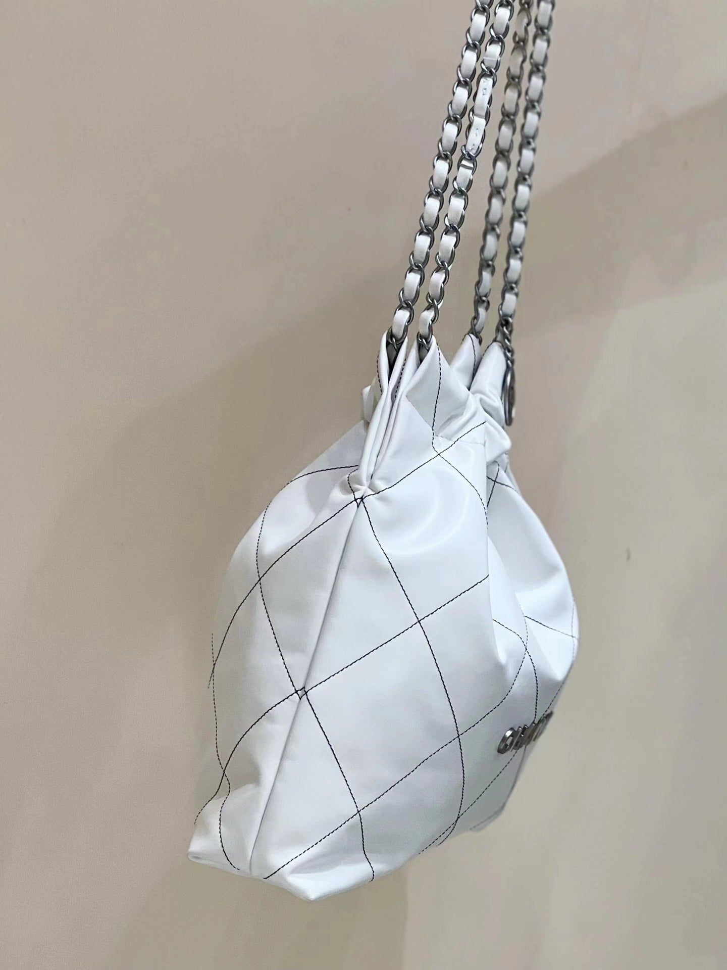 CC 22 Hobo Blanco Negro Piel de becerro Herrajes plateados