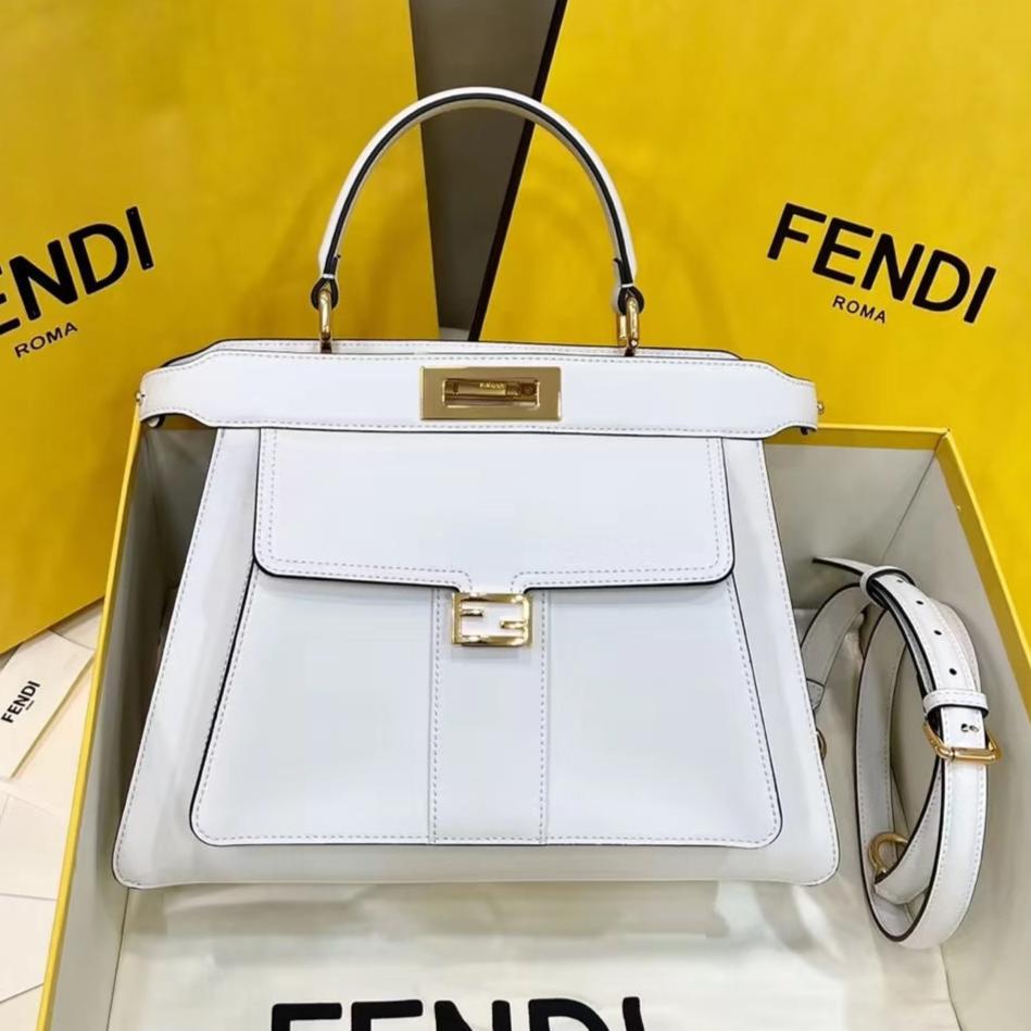 BOLSO FENDI PEEKABOO 33 DE PIEL DE BECERRO BLANCA CON CORREA Y HERRAJES DORADOS