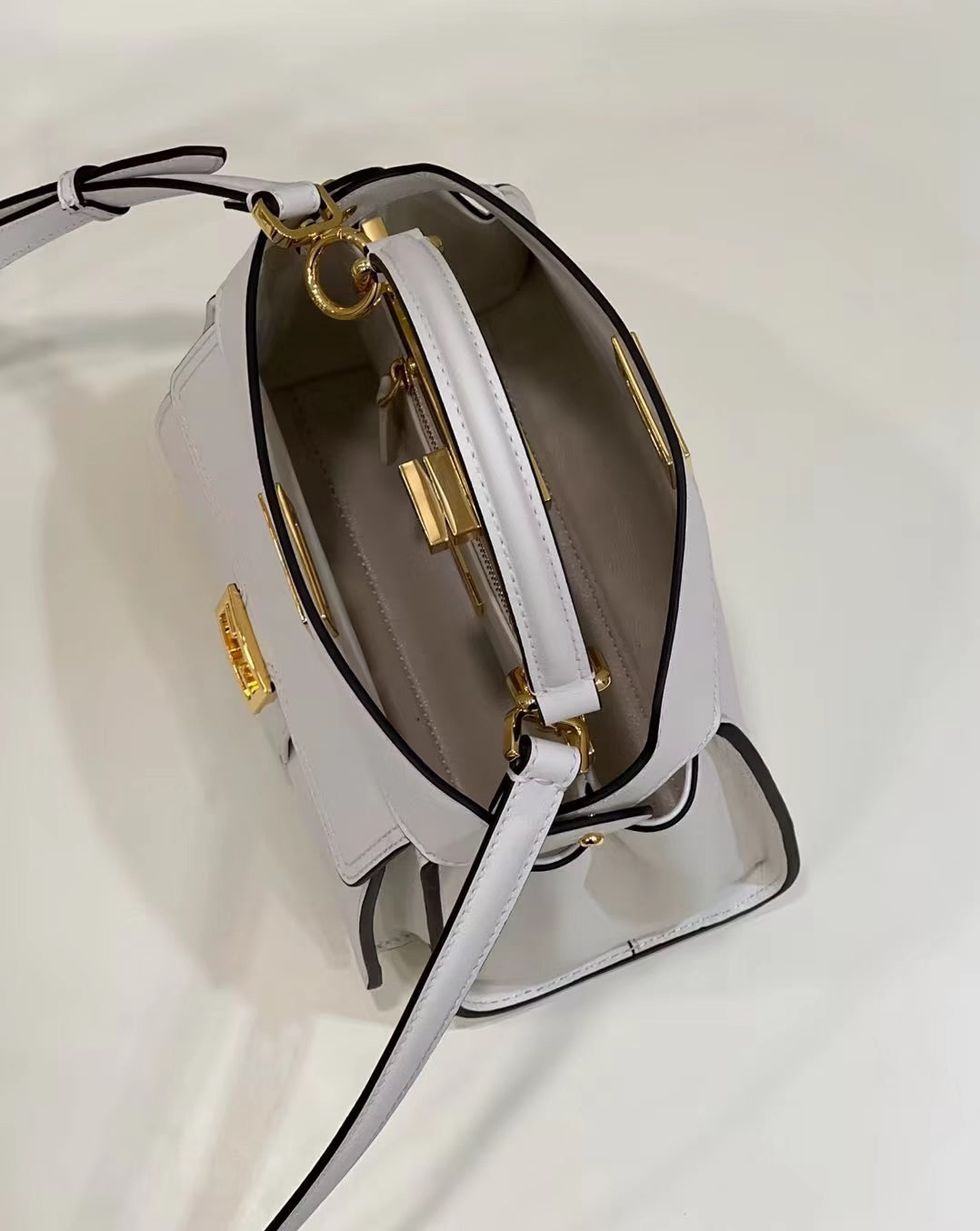 BOLSO FENDI PEEKABOO MINI 23 DE PIEL DE BECERRO BLANCA CON HERRAJES DORADOS