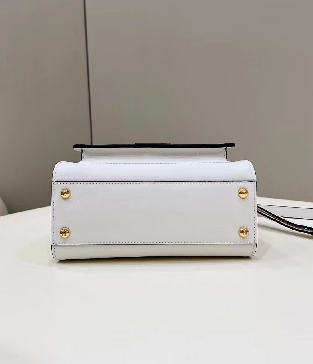 BOLSO FENDI PEEKABOO MINI 23 DE PIEL DE BECERRO BLANCA CON HERRAJES DORADOS