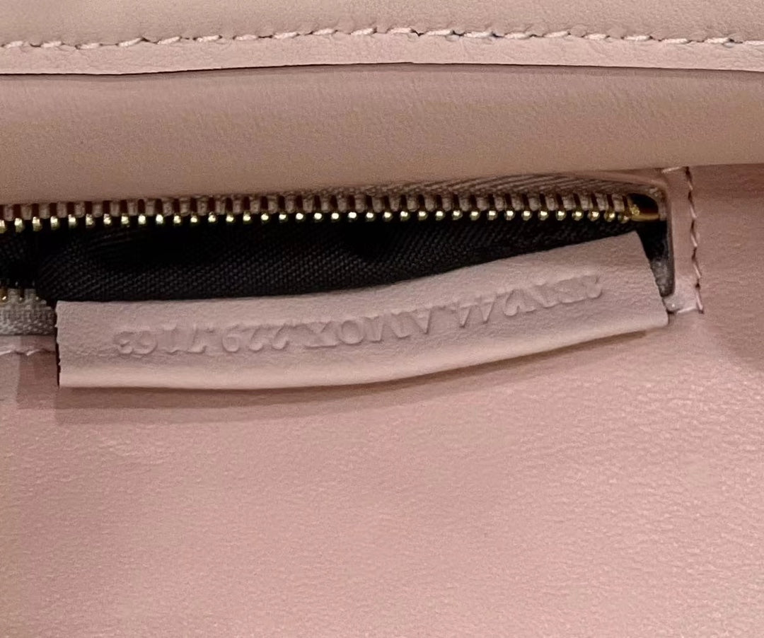 BOLSO FENDI PEEKABOO MINI 23 DE PIEL DE BECERRO ROSA CLARO CON HERRAJES DORADOS
