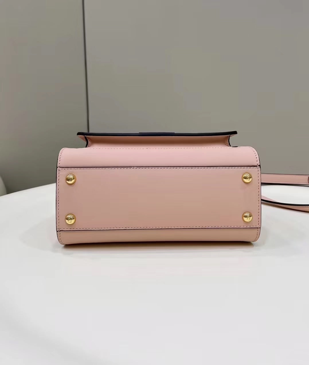 BOLSO FENDI PEEKABOO MINI 23 DE PIEL DE BECERRO ROSA CLARO CON HERRAJES DORADOS