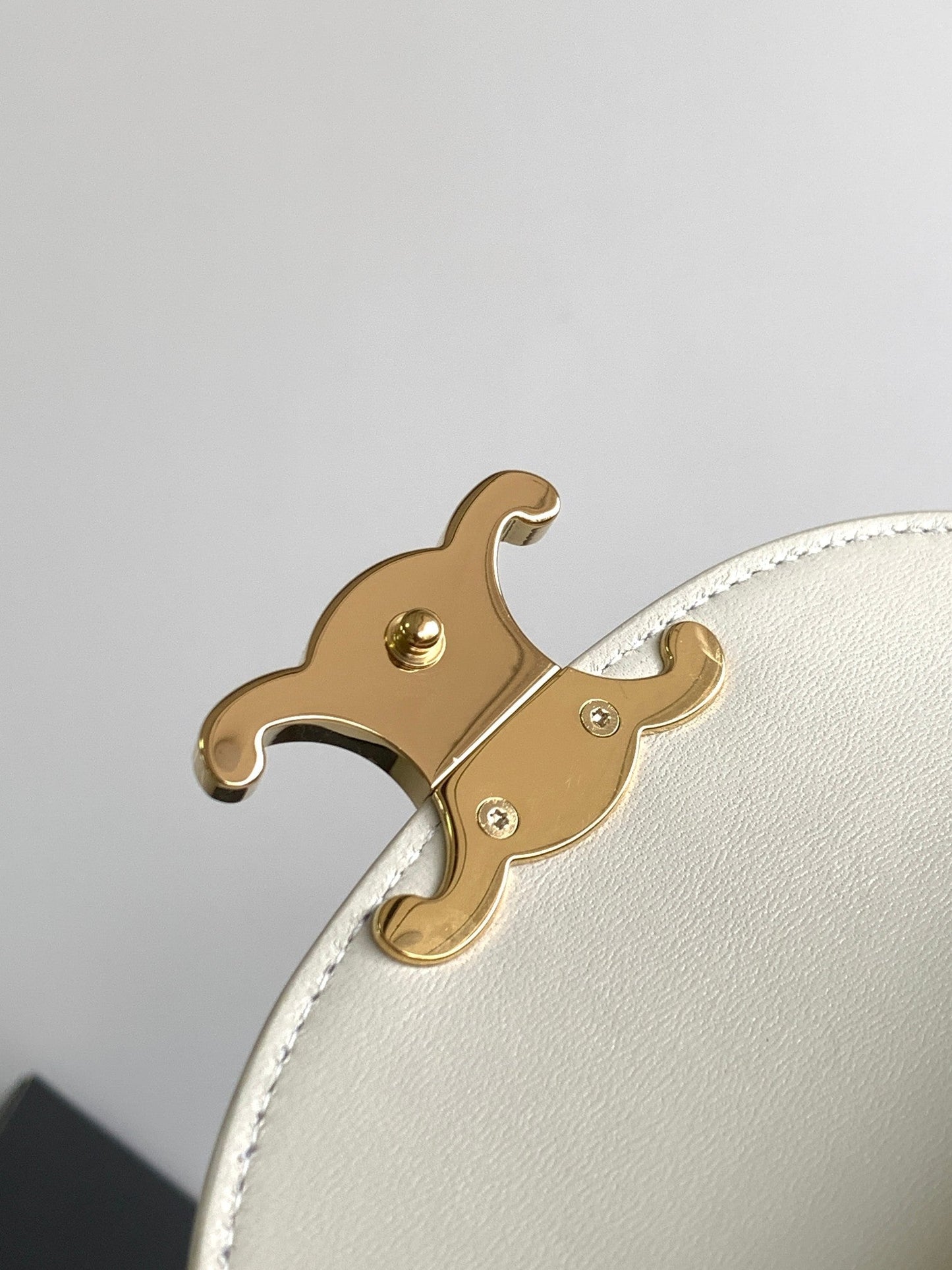 CADENA ADOLESCENTE BESACE TRIOMPHE 15,5 CM PIEL DE BECERRO BLANCA