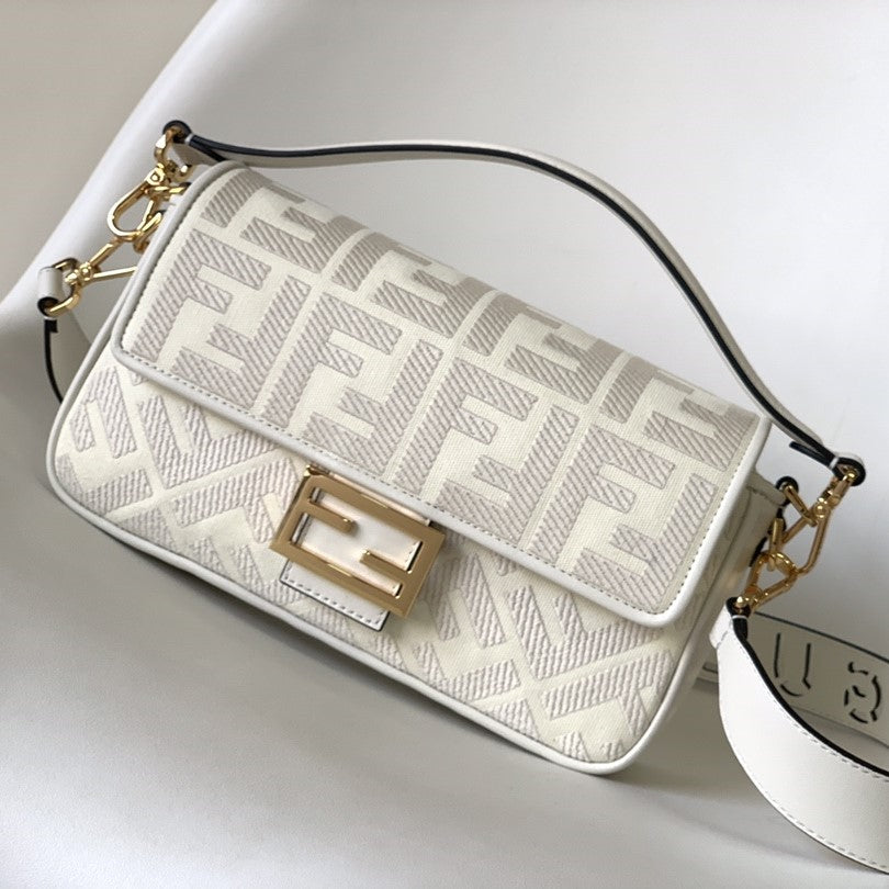 Bolso Fend Baguette de lona blanca 27 con bordado FF Ghw