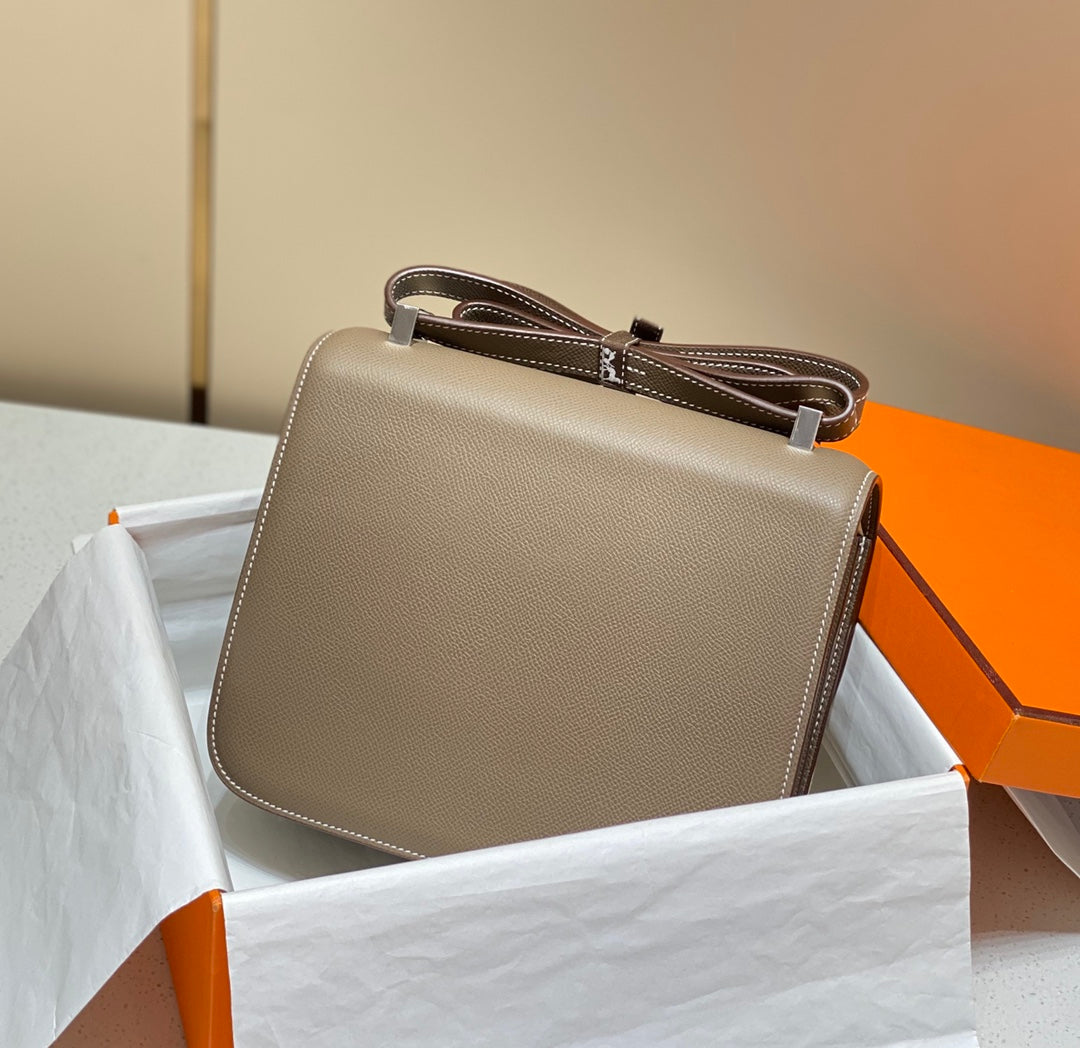 Constance 24 Etoupe Epsom Cuero Herrajes Plateados