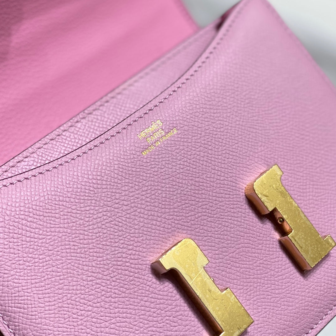 Constance 24, piel Epsom rosa, herrajes dorados