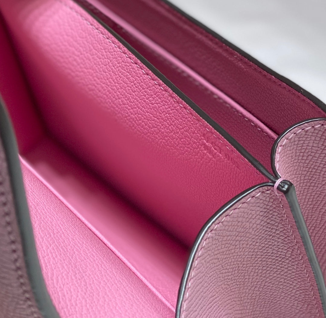 Constance 24, piel Epsom rosa, herrajes dorados