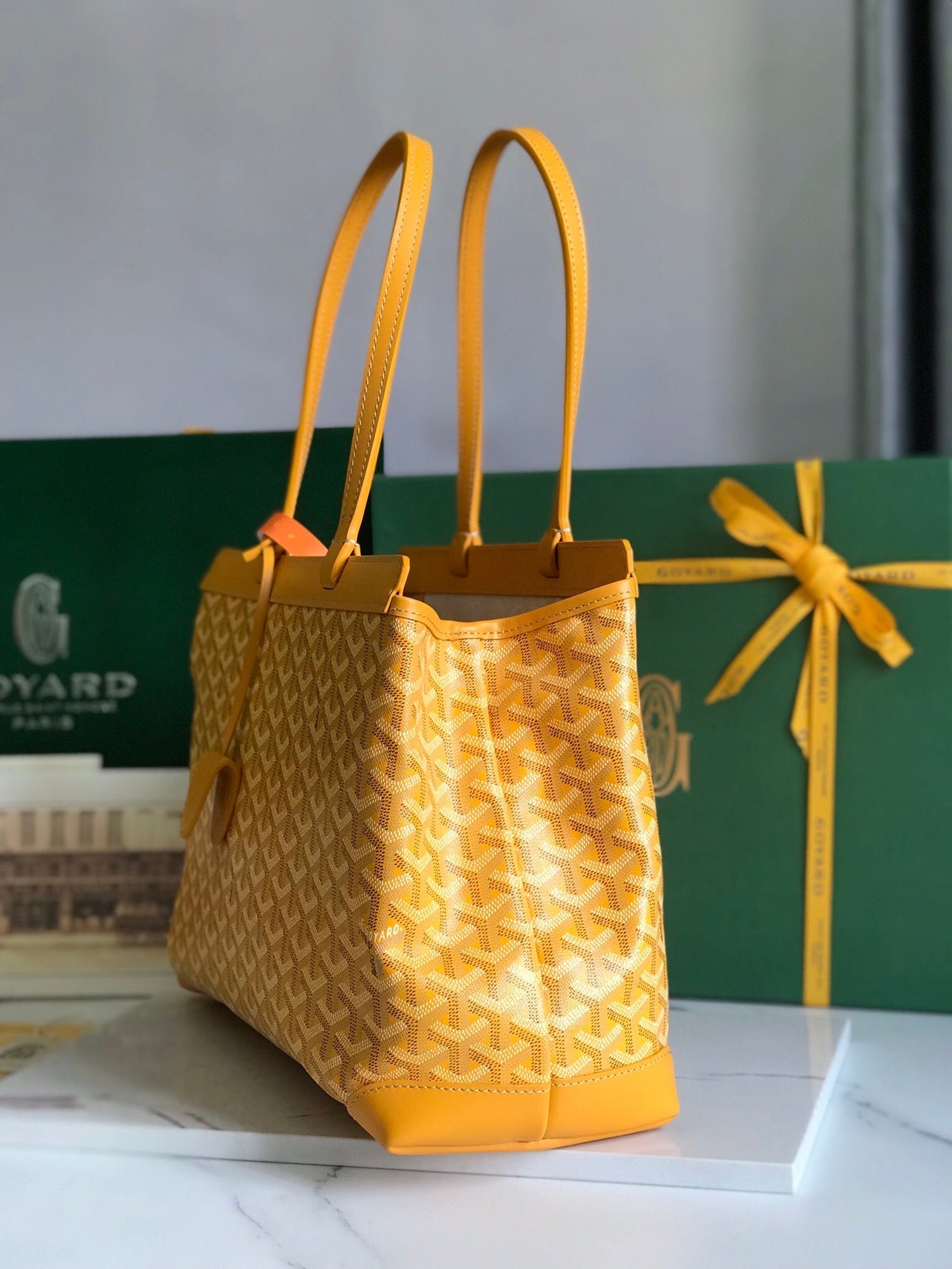 BOLSO BELLECHASSE BIAUDE PM 36 EN LONA GOYARDINE AMARILLA Y RIBETE DE PIEL DE BECERRO