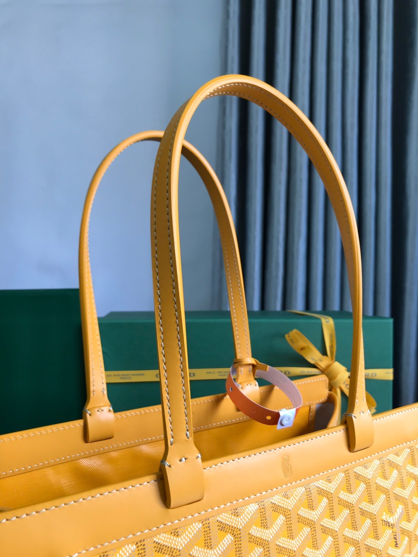 BOLSO BELLECHASSE BIAUDE PM 36 EN LONA GOYARDINE AMARILLA Y RIBETE DE PIEL DE BECERRO