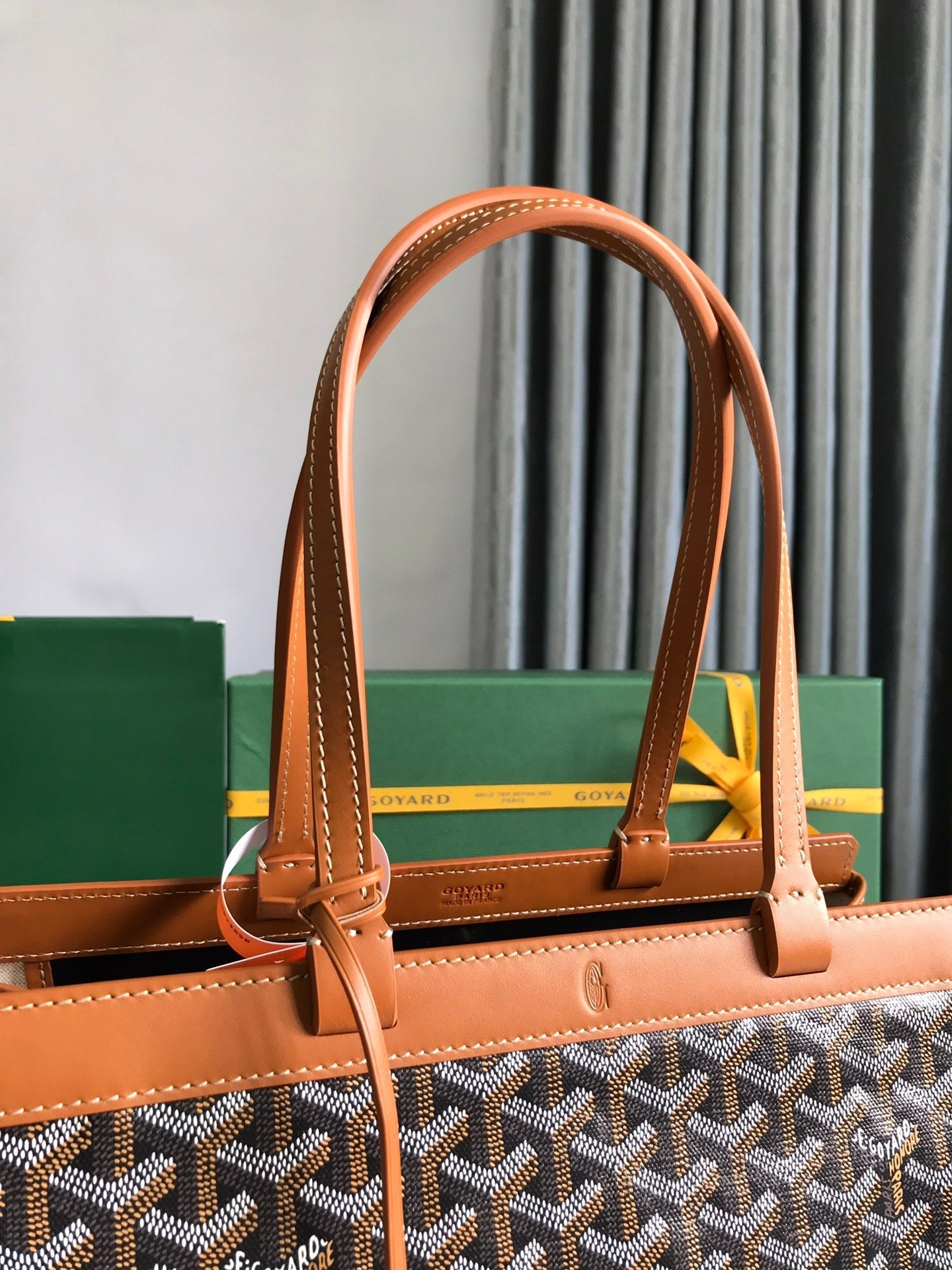 BOLSO BELLECHASSE BIAUDE PM 36 EN LONA GOYARDINE NEGRA Y RIBETE DE PIEL DE BECERRO COLOR MARRÓN