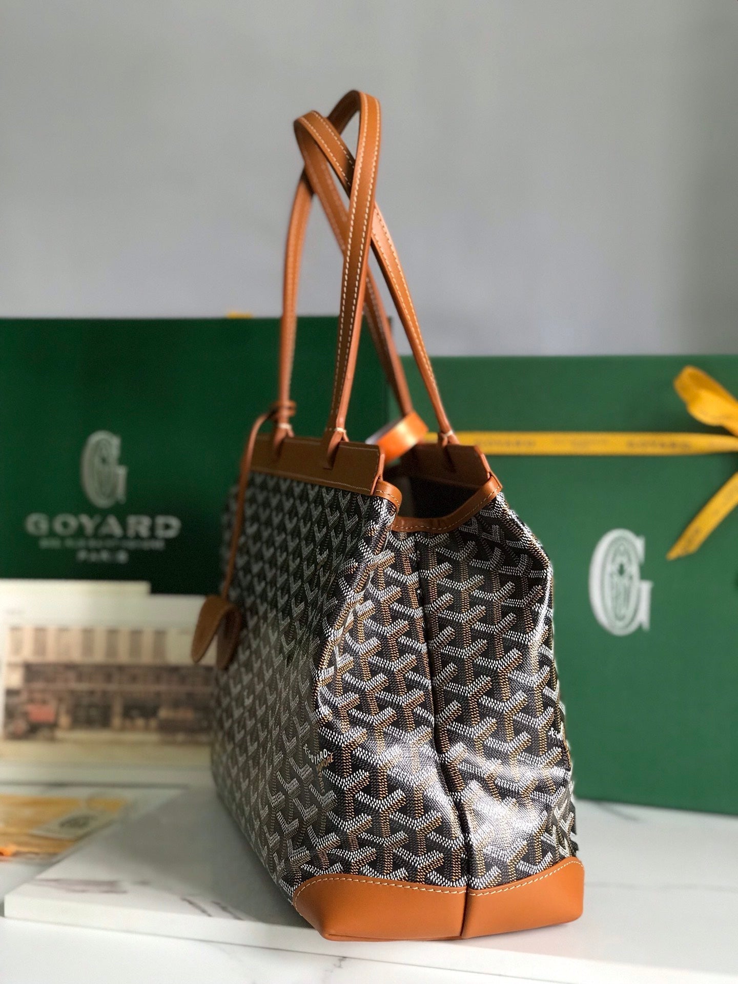 BOLSO BELLECHASSE BIAUDE PM 36 EN LONA GOYARDINE NEGRA Y RIBETE DE PIEL DE BECERRO COLOR MARRÓN