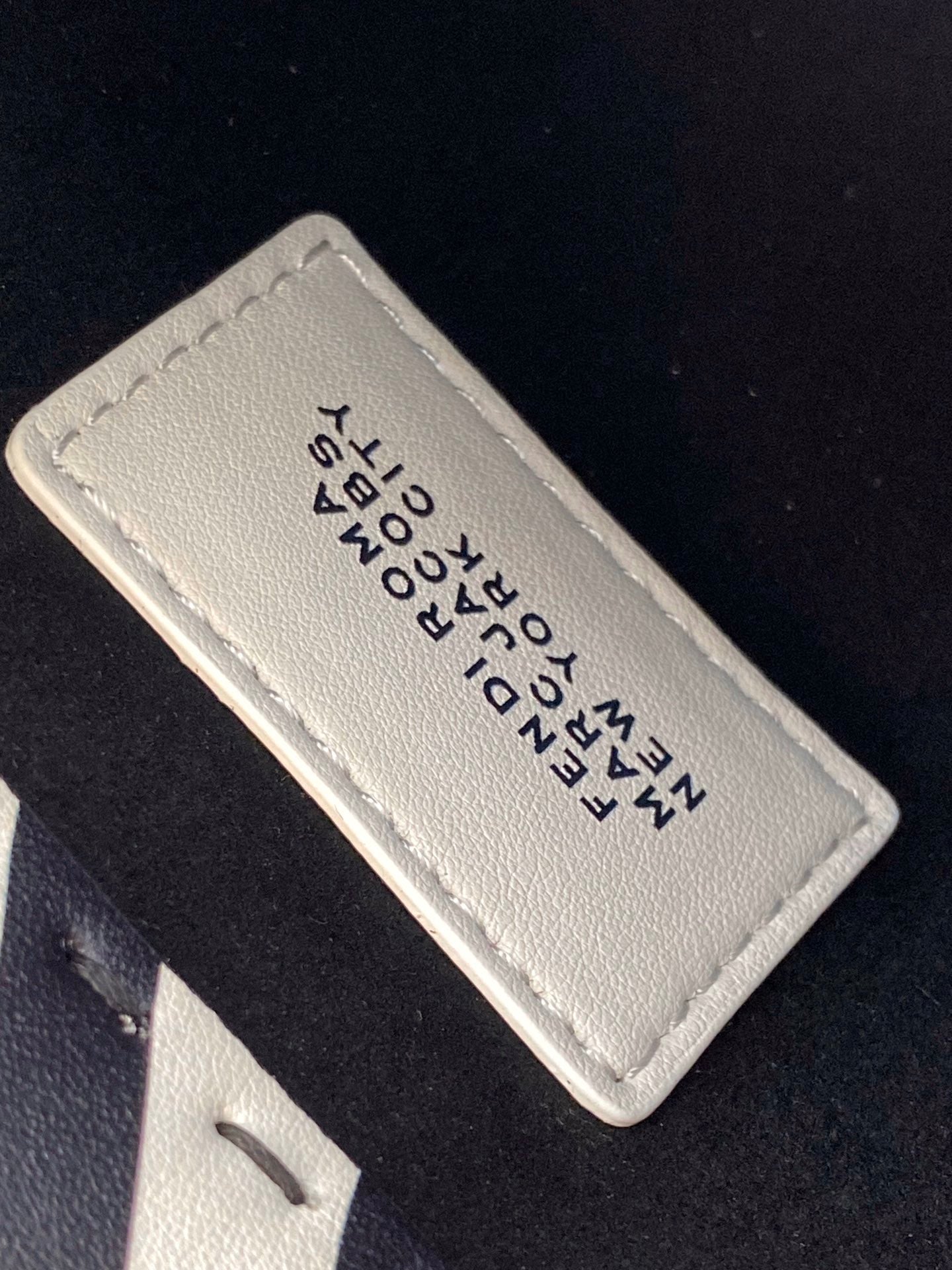 BOLSO SHOPPER MINI SUNSHINE DE 18" EN PIEL DE BECERRO LISA, MEZCLA BLANCA Y NEGRA