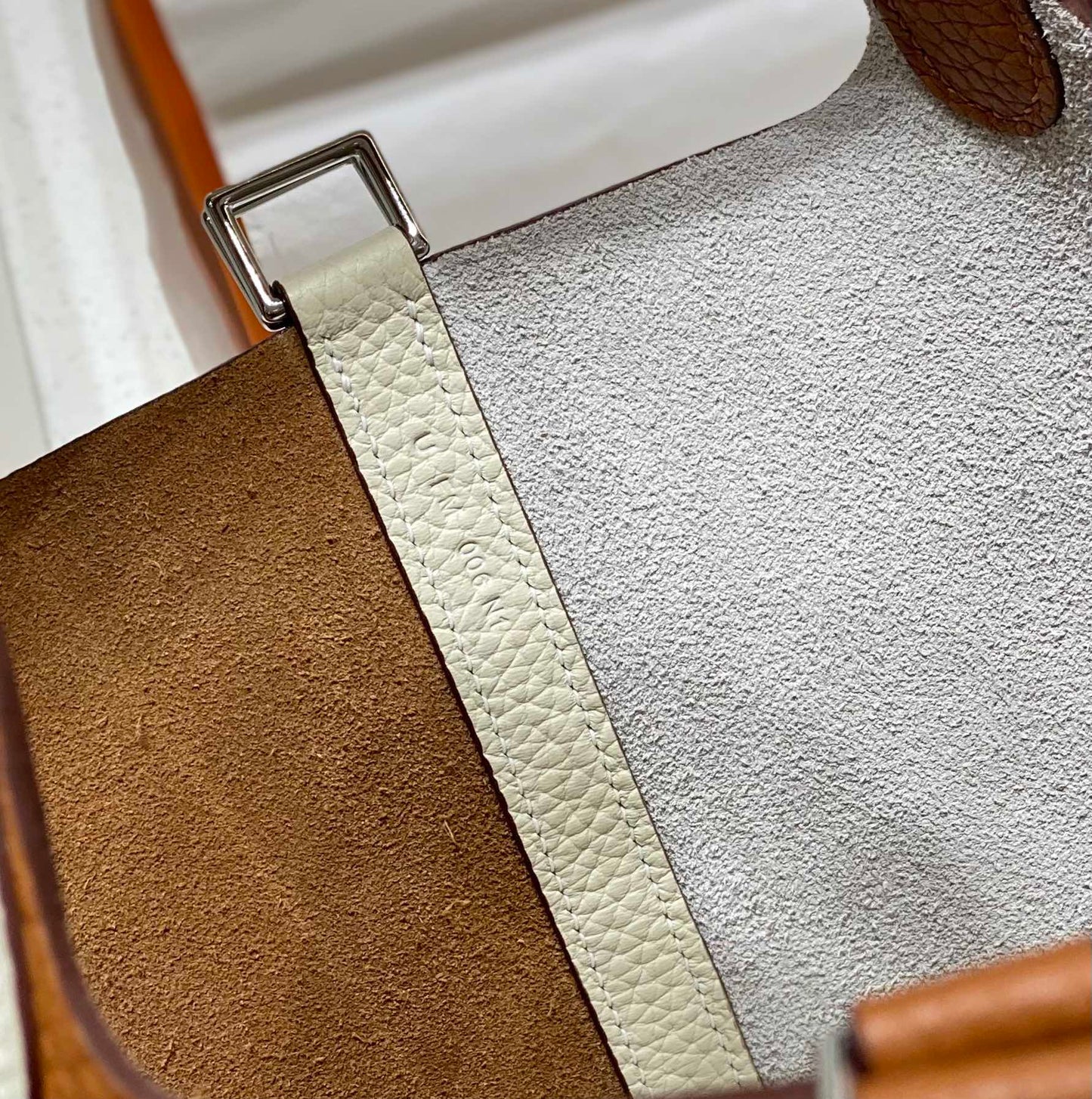 Cerradura picotin 18 dorada blanca togo shw