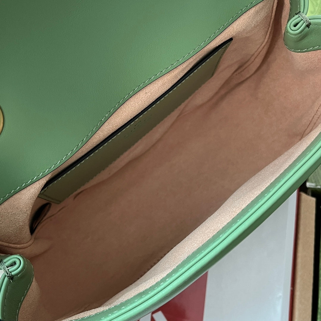 gg marmont mini 18 cm en cuir de veau vert avec finitions dorées