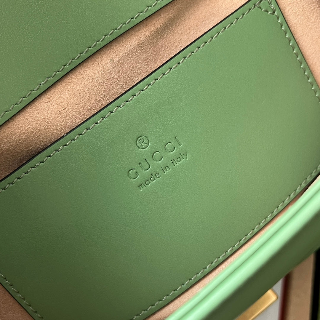 gg marmont mini 18 cm en cuir de veau vert avec finitions dorées