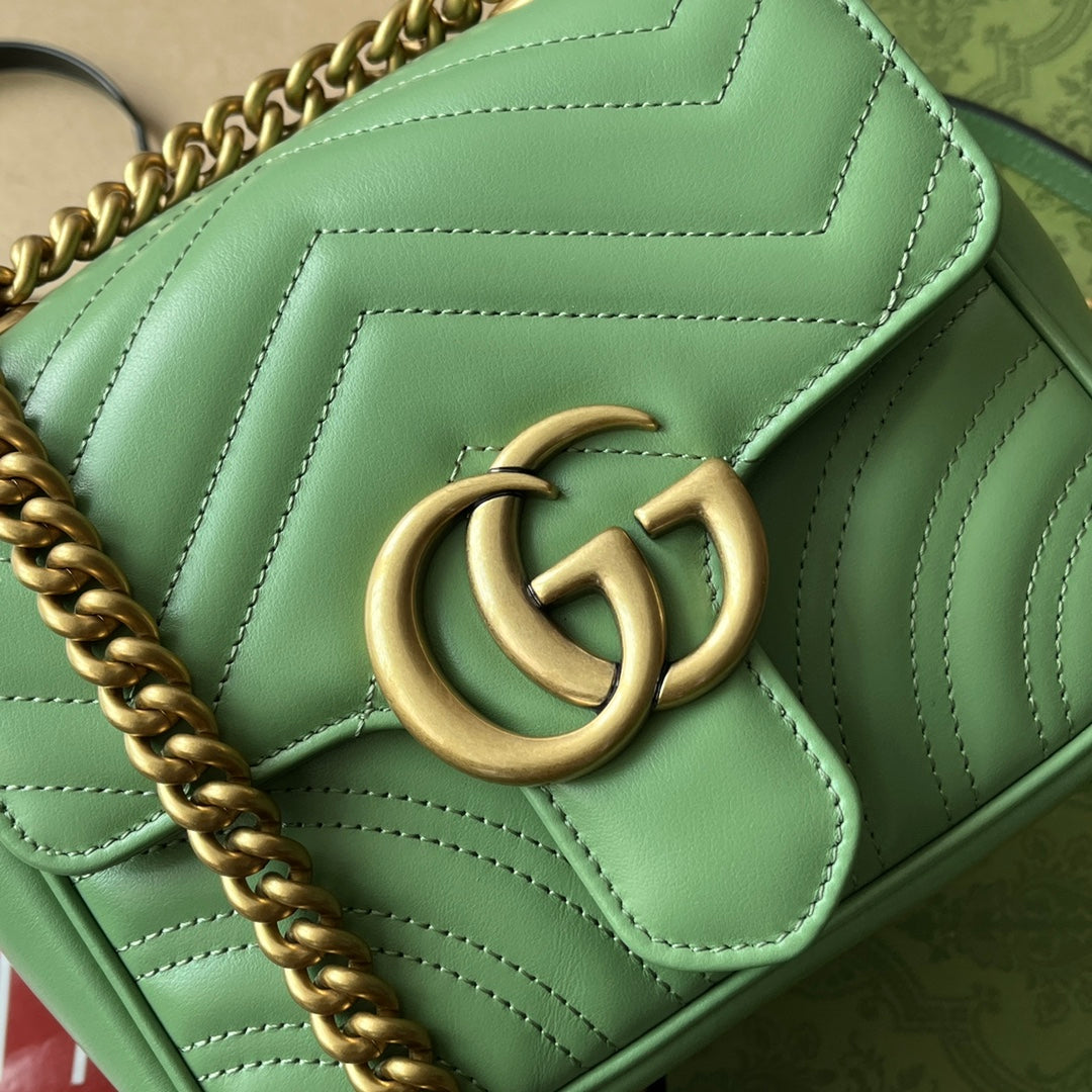 gg marmont mini 18 cm en cuir de veau vert avec finitions dorées