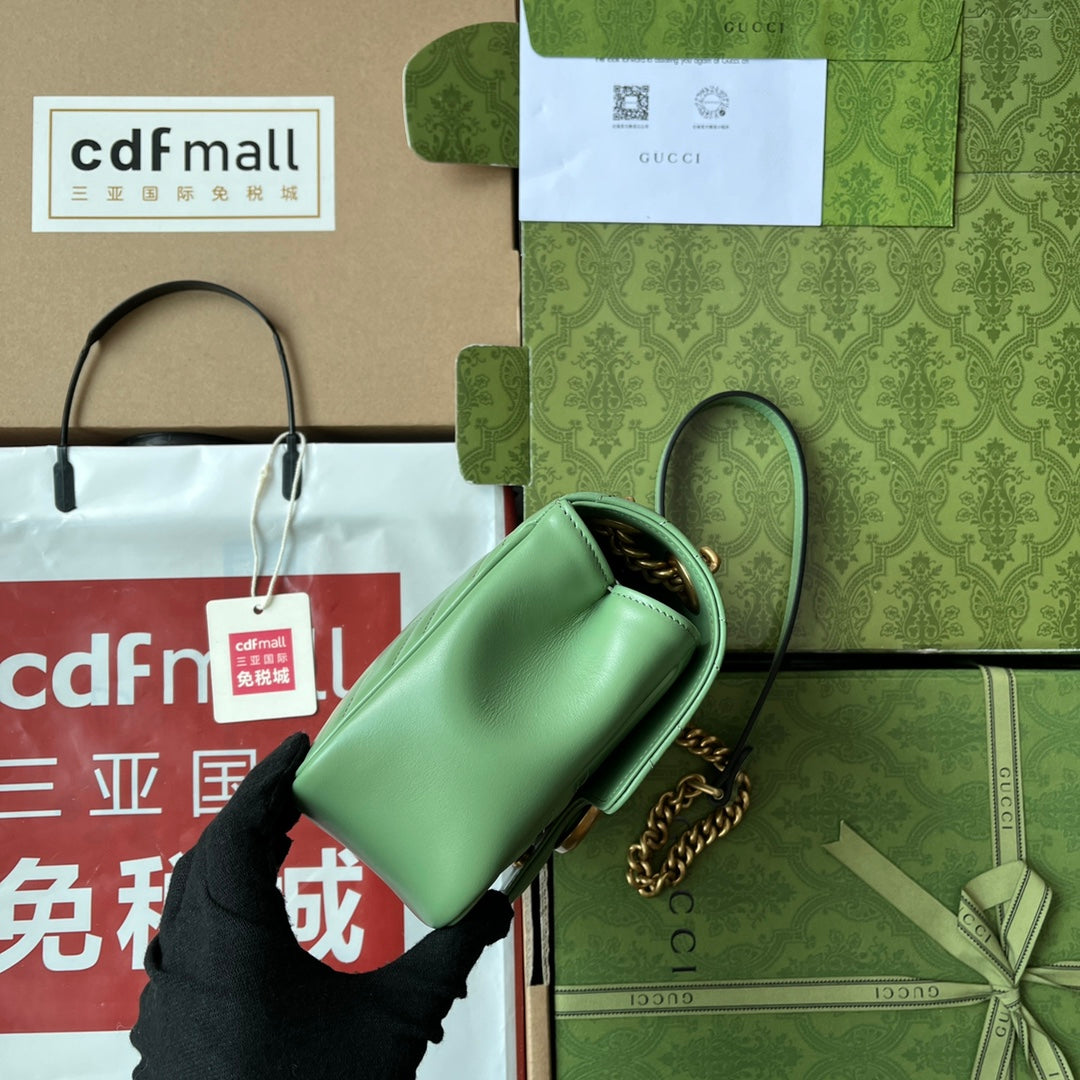 gg marmont mini 18 cm en cuir de veau vert avec finitions dorées