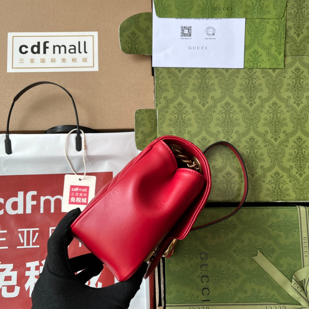 gg marmont mini 18 cm en cuir de veau rouge avec finitions dorées