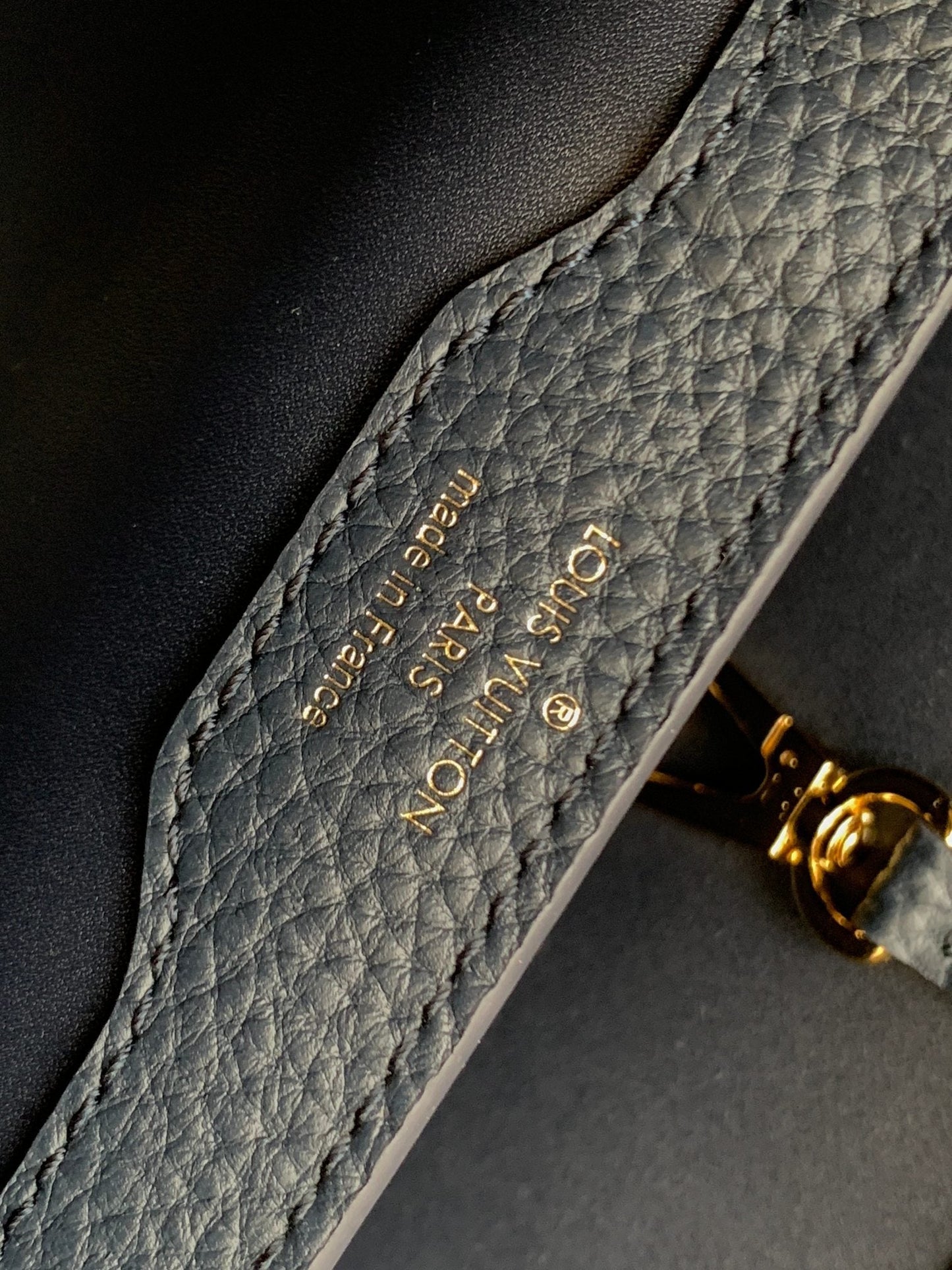 capucines mm 31,5 cuir taurillon bleu nuit accastillage doré